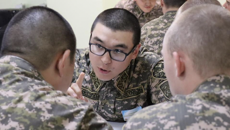 Казахстанцы будут получать сообщения о статусе призыва в армию на телефон