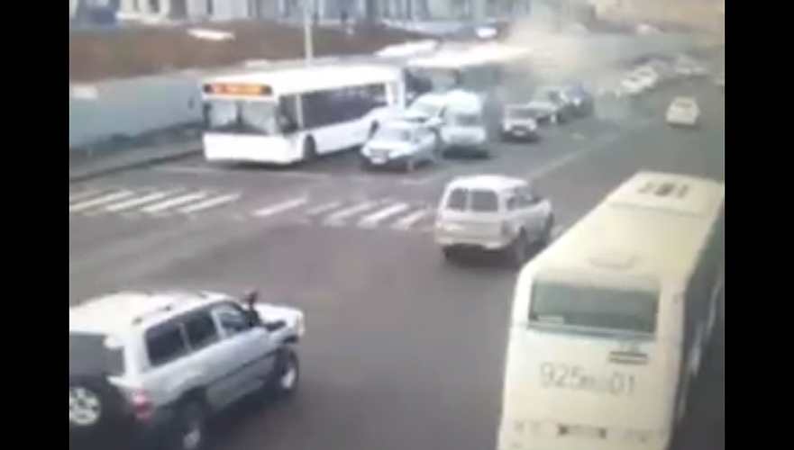 В массовом ДТП с участием автобусов в Астане пострадали не менее 25 человек, двое погибли