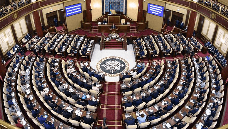 Закон о снижении требований к политическим партиям подписал Токаев