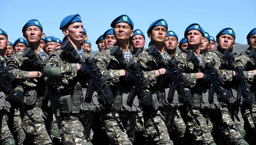 Армия Казахстана надежно стоит на страже независимости страны – Назарбаев 