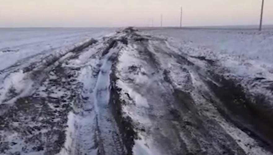 Жителям СКО пообещали отремонтировать плохую дорогу из Кокшетау в Омск в этом году
