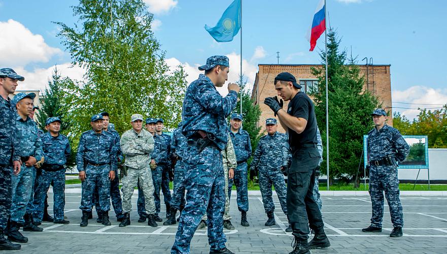 Полицейские Казахстана и России провели совместные практические и теоретические занятия в Усть-Каменогорске