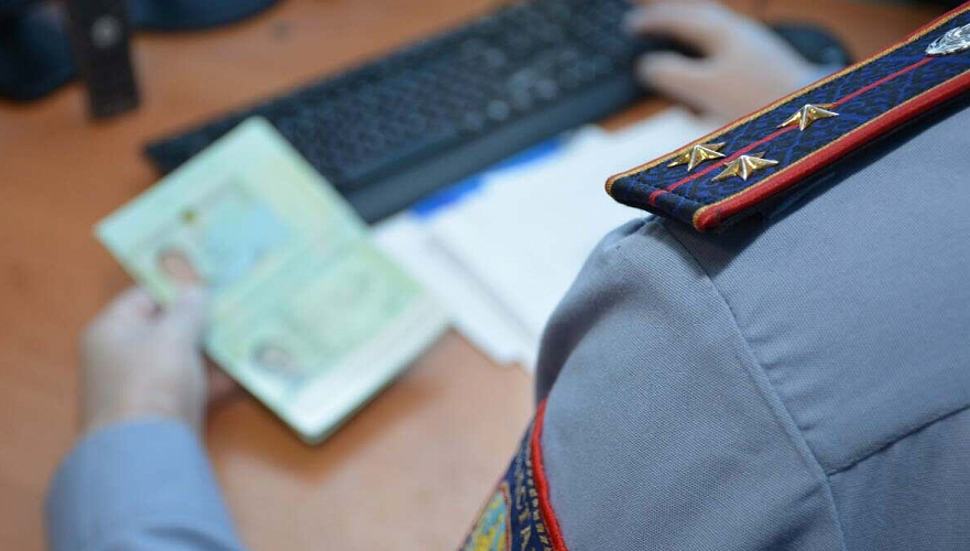 Замглавы отдела миграционной полиции Павлодара получил три года за взятку от иностранца