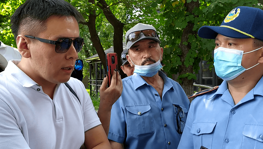 Демпартия считает арестованных активистов избитыми и требует от полиции Алматы показать их