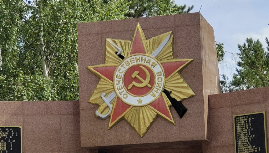 Задержан подозреваемый в осквернении обелиска Славы в Павлодаре