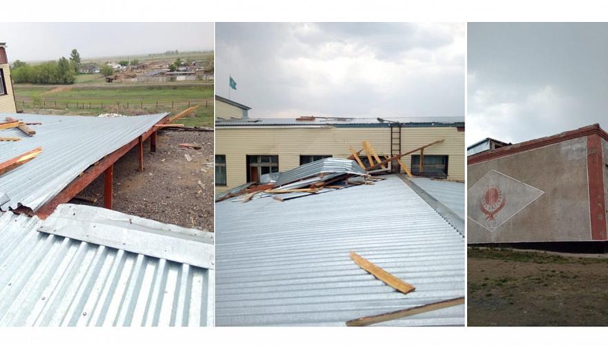 Кровли четырех школ снес ураган в Павлодарской области 