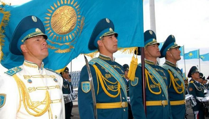 Президент Казахстана поблагодарил военнослужащих за их заслуги