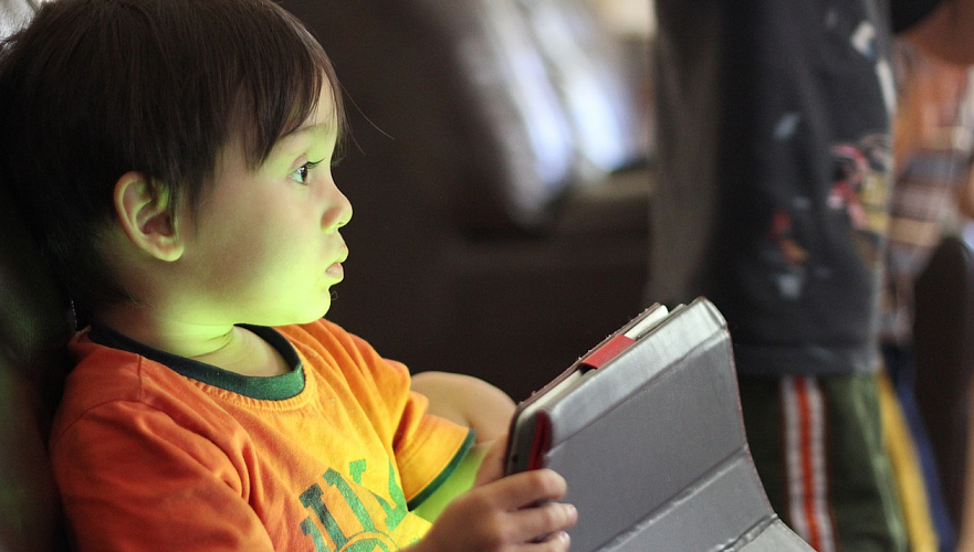 ВОЗ призывает усилить контроль за ориентированной на детей рекламой в Интернете