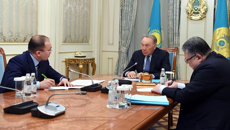 Парламент и правительство должны работать только на госязыке с синхронным переводом - Назарбаев
