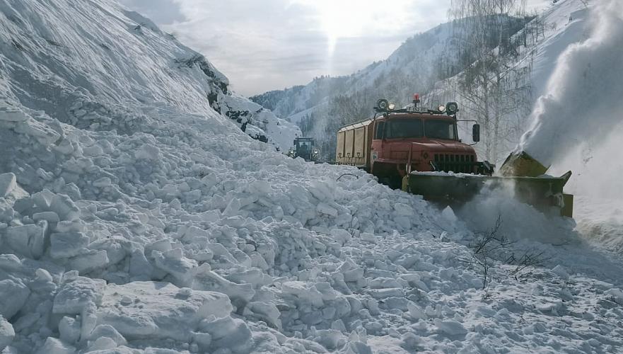 Более 244 тыс. кубометров снега вывезли в ВКО с начала зимы