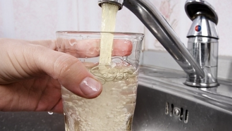 Больше 1 тыс. человек пьют грязную воду с червями в Туркестанской области 