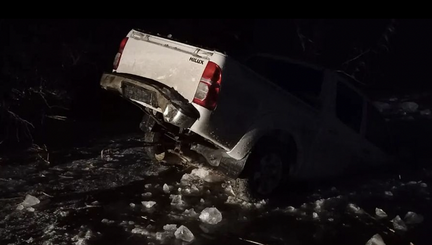 Автомобиль провалился под лед в Атырауской области