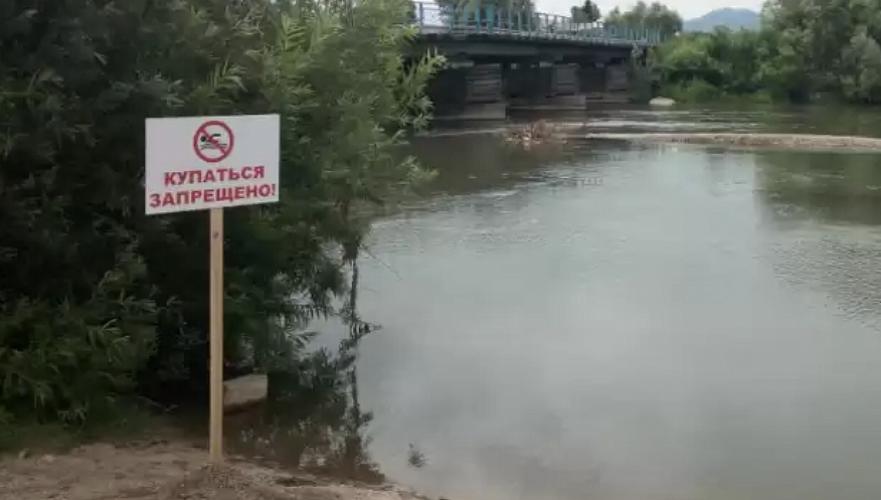 В ВКО установили 157 запрещающих знаков на водоемах