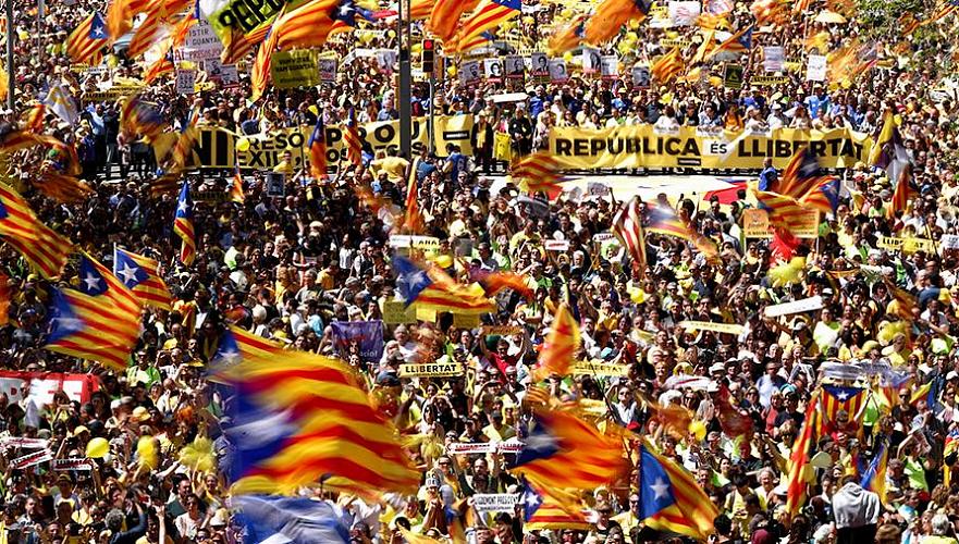 Акция в поддержку заключенных каталонских политиков собрала в Барселоне 315 тыс. человек