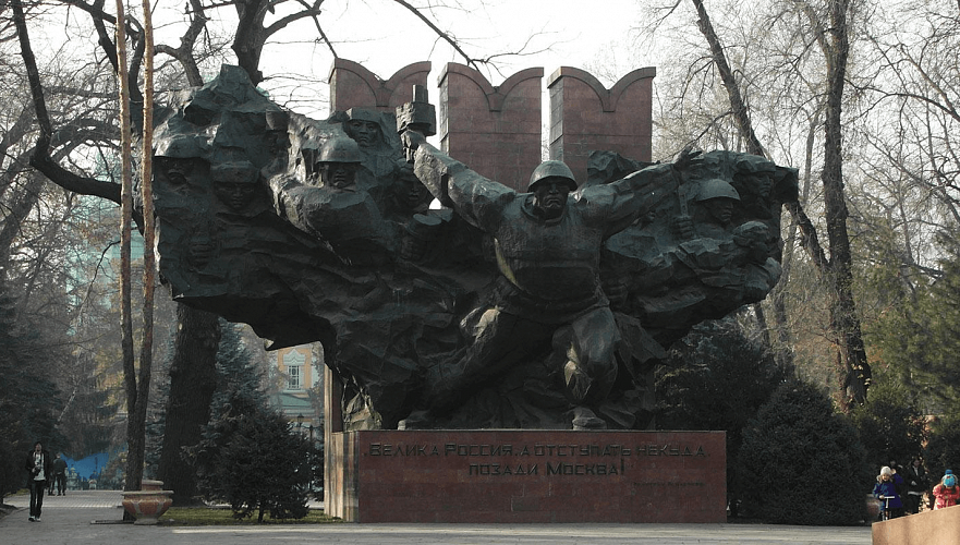 Осквернивших Мемориал Славы ищет полиция Алматы