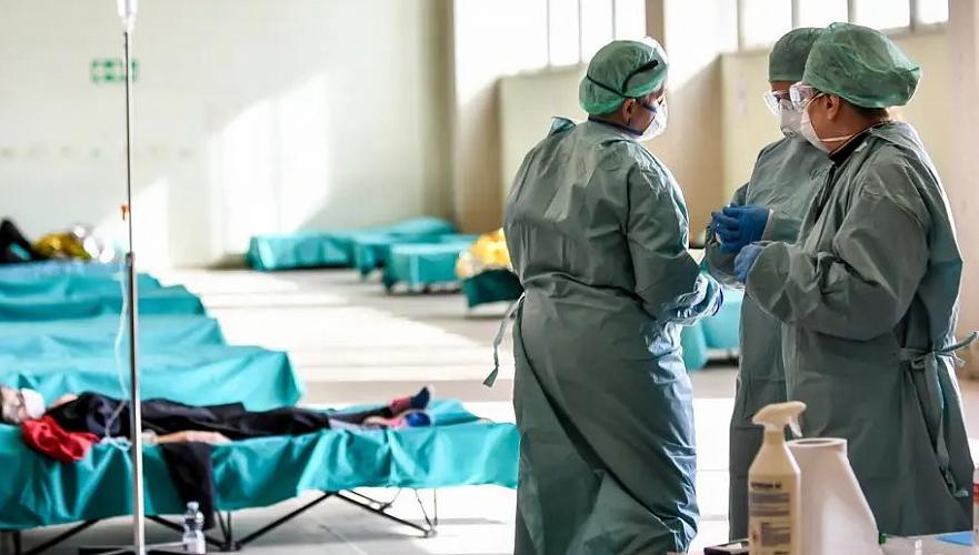 В Алматы 12 медработников заразились коронавирусом