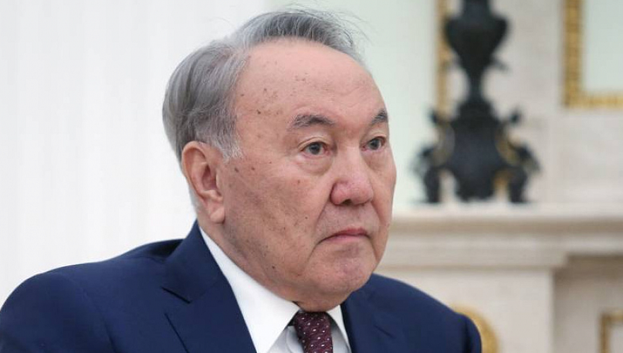 «95-99%» – Ашимбаев о доле противников закрепления статуса Назарбаева в Конституции