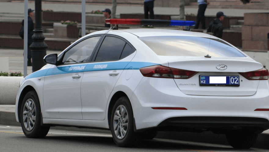 Полицейский подозревается в смертельном наезде на женщину-пешехода на обочине в Алматы