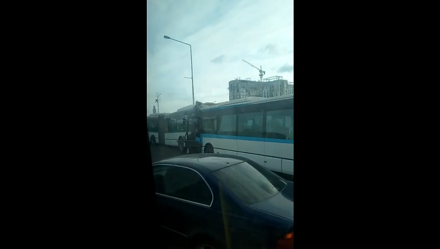 Водитель и один пассажир погибли в результате столкновения автобусов в Астане