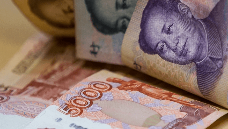 Спрос на рубли и юани вырос в Казахстане в феврале