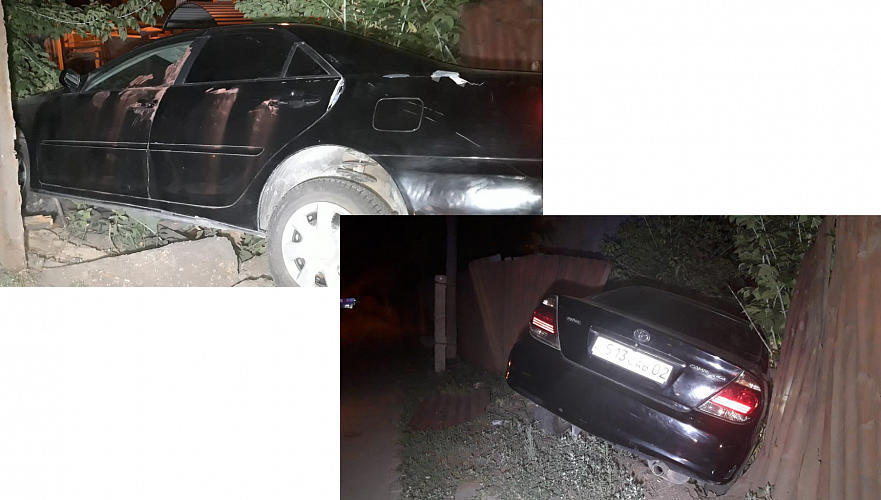 Иномарка снесла забор частного жилого дома в Алматы; водитель скрылся с места ДТП
