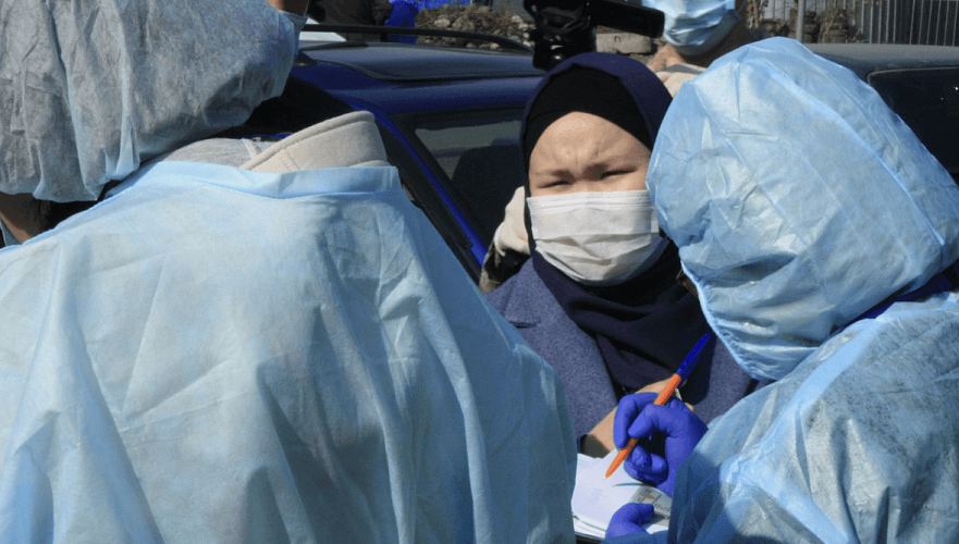 Более 140 врачей из регионов задействовали на блокпостах в Алматы