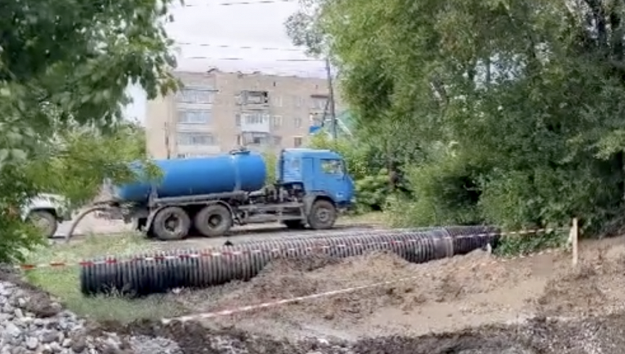В курортном Щучинске обвалилась канализация