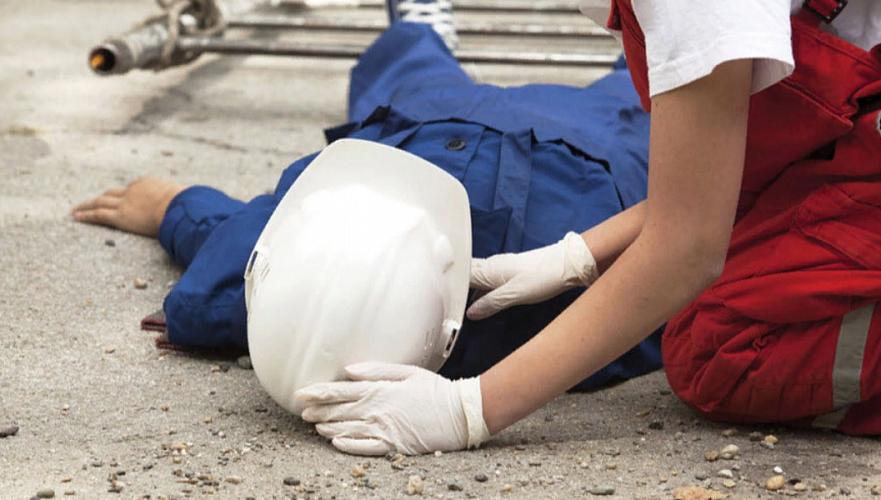 Два сотрудника ССГПО пострадали при выбросе металлошлаковой смеси в Рудном