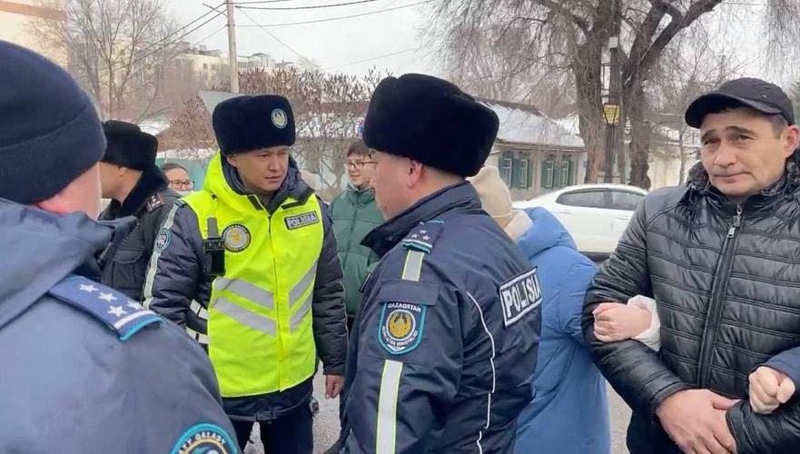 Группу перекрывших улицу в Алматы жителей ЖК River Park привлекли к ответственности