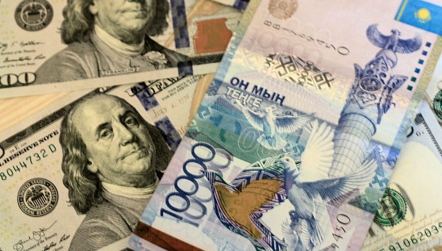 Тенге в апреле ослабел к доллару, евро и юаню и укрепился к рублю - Нацбанк 