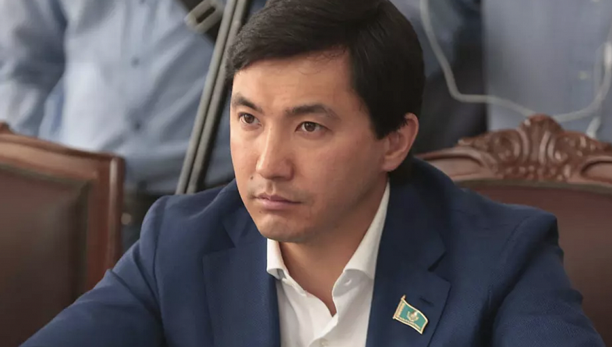 Бывшему депутату Кайрату Кудайбергену продлили арест на месяц в Алматы