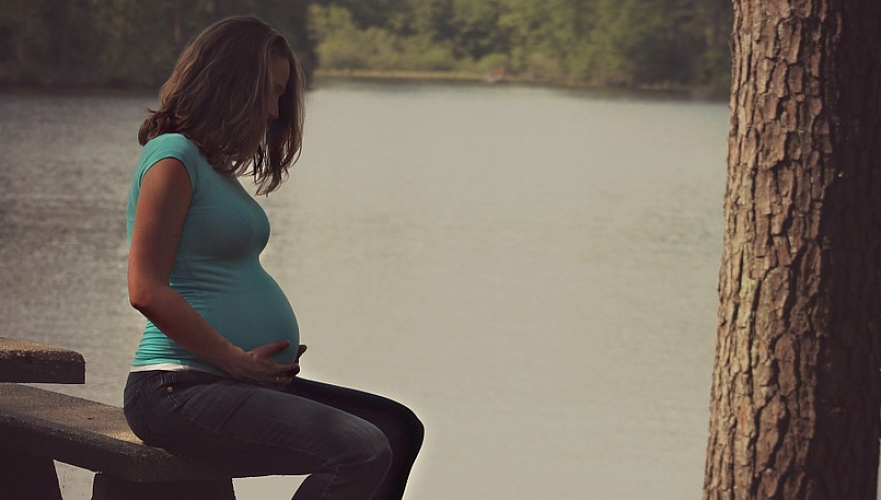 Обязанность получивших 42500 тенге беременных оплатить взносы в ФСМС подтвердил минздрав