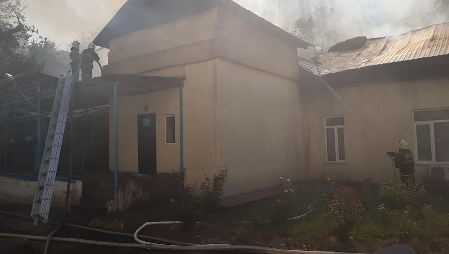 Взрыв произошел на территории кардиоцентра в Алматы