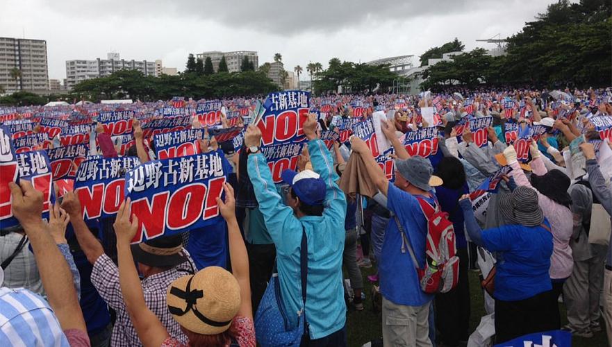 70 тыс. жителей Окинавы вышли на акцию протеста против размещения военных США на острове