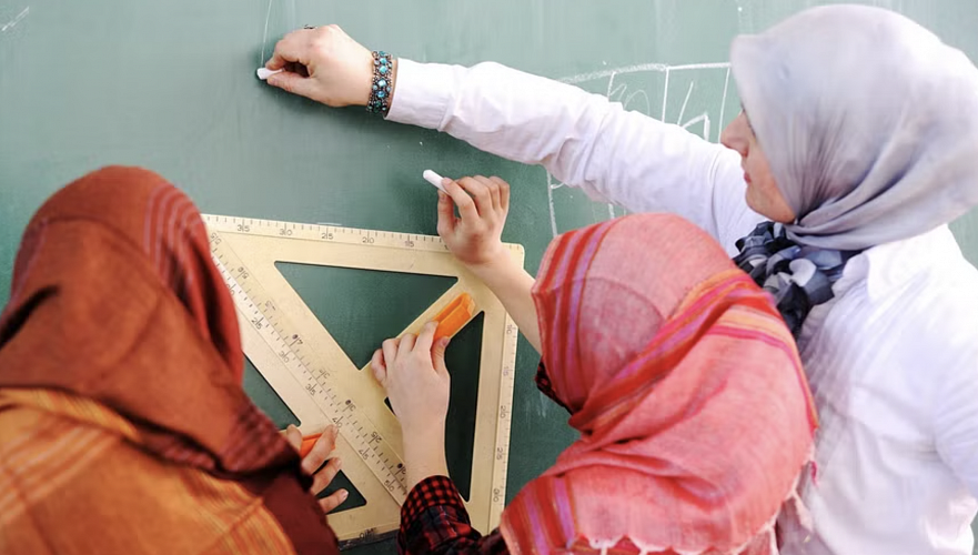 Казахская национальная школа для девочек занималась преподаванием без разрешения