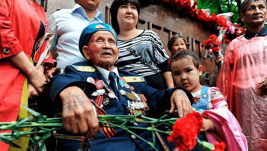 По Т1 млн обещают выплатить ветеранам ко Дню Победы в Алматы