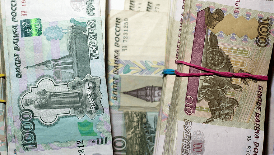 Правительство подписало разрешение на вывоз банками российских рублей из Казахстана