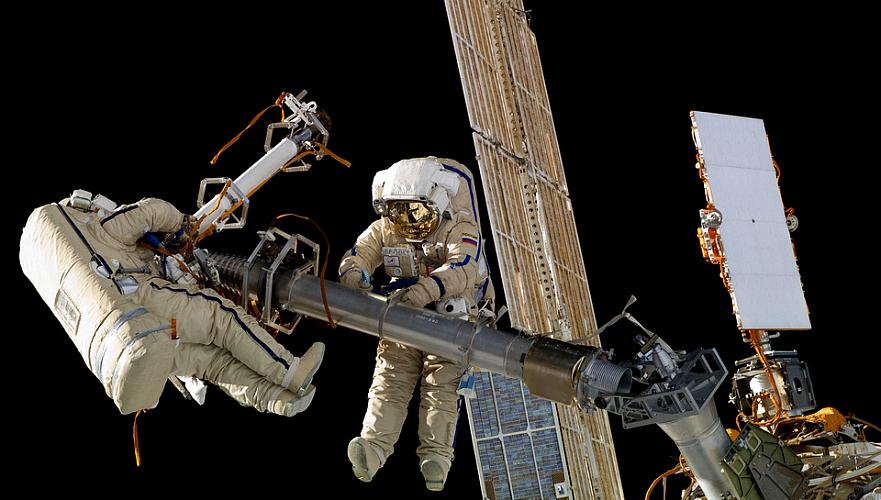 Небольшое отверстие в «Союзе» не несет никакой опасности для экипажа МКС – «Роскосмос» (видео)