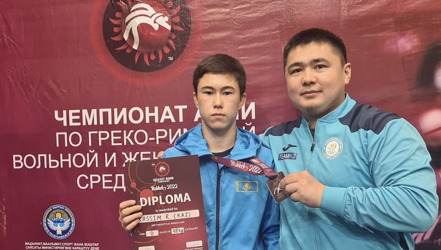 Казахстанский борец завоевал бронзу на чемпионате Азии в Бишкеке