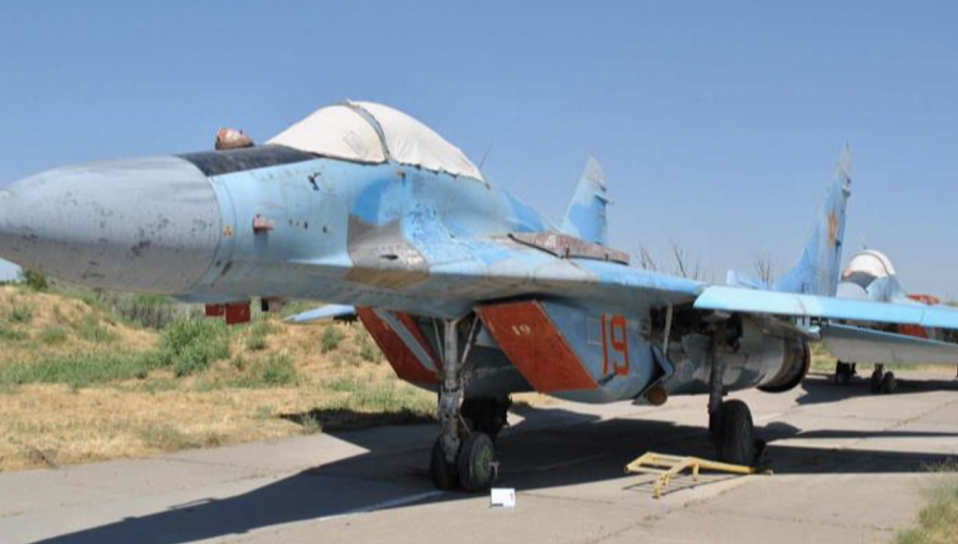 117 советских истребителей выставили на торги в Казахстане