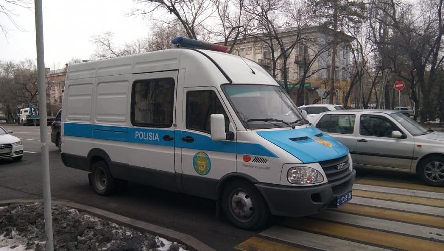 Порядка 70 сторонников Демпартии задержали на выходе из хостела в Алматы