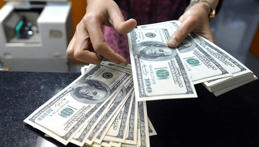 В среднем по Т480,2 продают доллары в обменниках Нур-Султана, Алматы и Шымкента