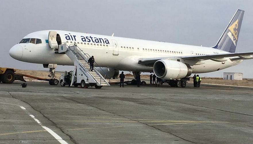 В аэропорту Костаная вслед за первым застрял второй самолет (видео)