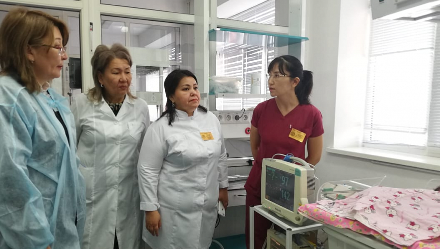 Медики из других областей начали прибывать в Атырау для помощи облроддому после скандала