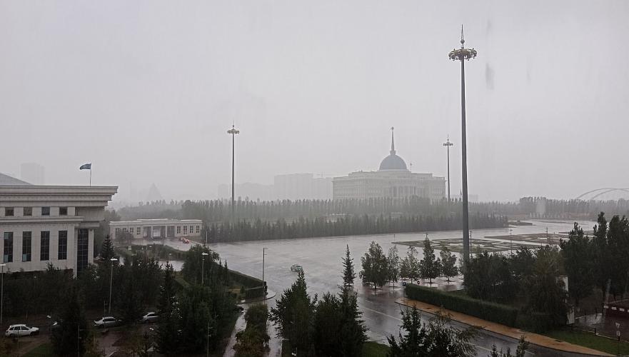 Дожди с грозами ожидаются на большей части Казахстана в пятницу