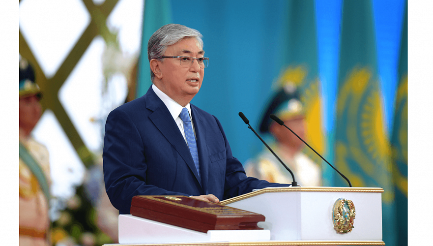 Токаев поздравил казахстанцев с Днем Конституции
