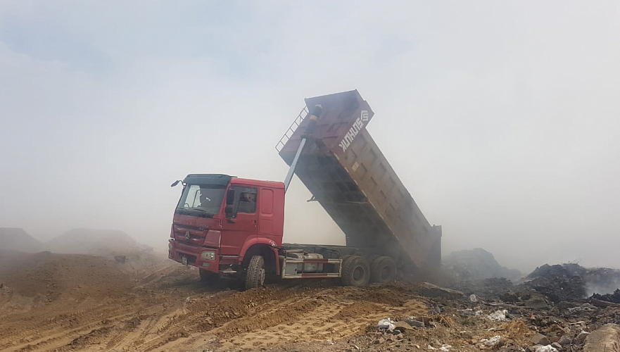 Тушение тления отходов на мусорном полигоне возобновлено в Алматинской области