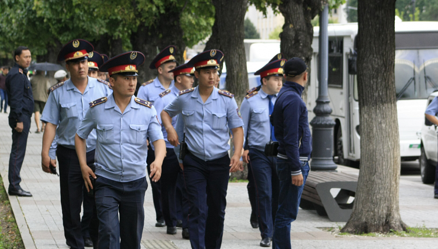 Полицию Алматы винят в халатности при расследовании дела о групповом изнасиловании девочки