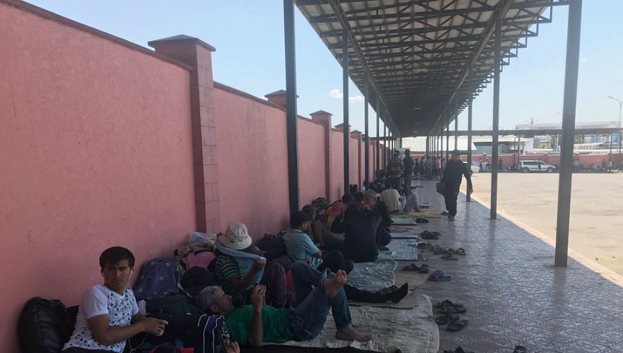 Около 3 тыс. граждан Узбекистана и Таджикистана скопились на границе РК и РУз