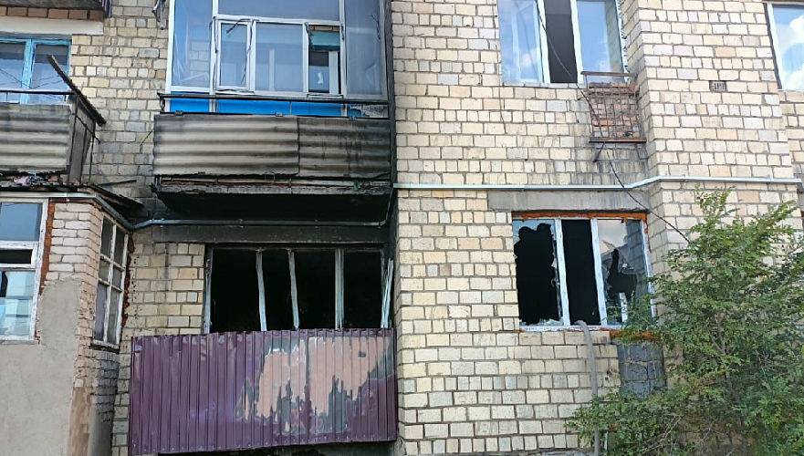 Троих детей вытащили из горящей квартиры в Карагандинской области
